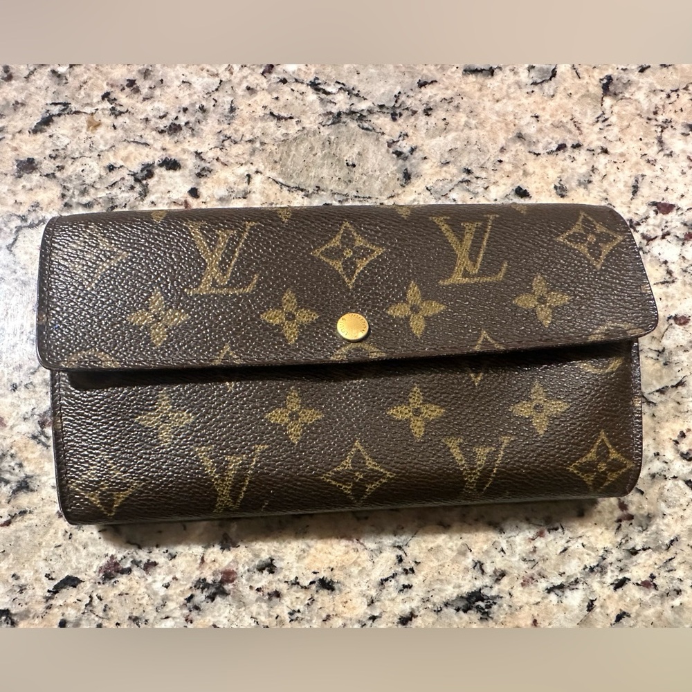 Authentic Louis Vuitton wallet Monogram